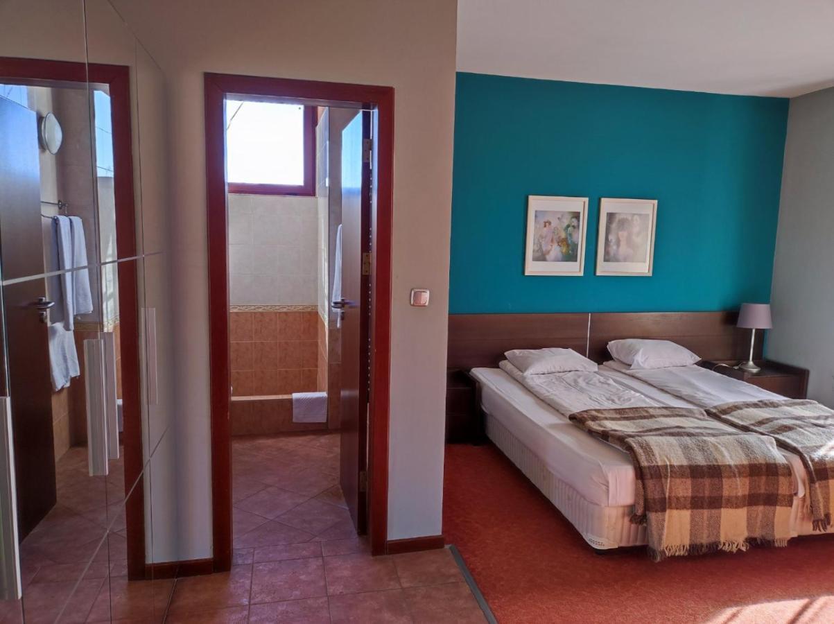 Hotel Famil - Adults Only Bansko Bagian luar foto
