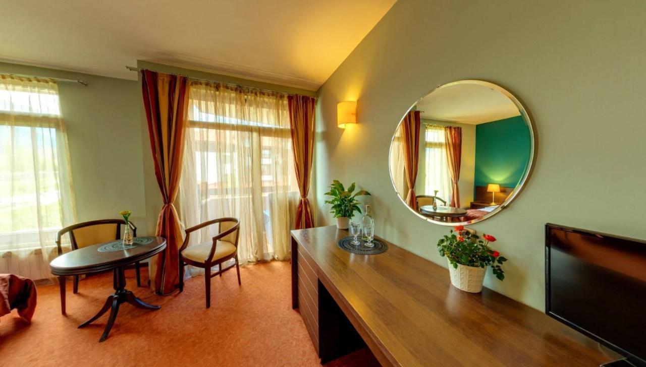 Hotel Famil - Adults Only Bansko Bagian luar foto