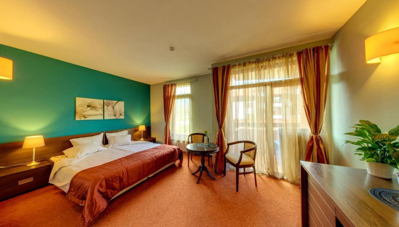Hotel Famil - Adults Only Bansko Bagian luar foto